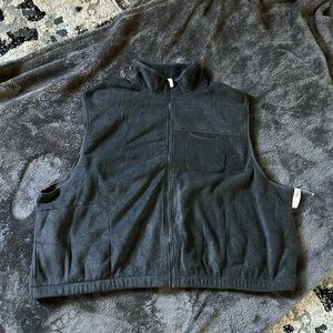 Woman’s sleeveless grey jacket old navy